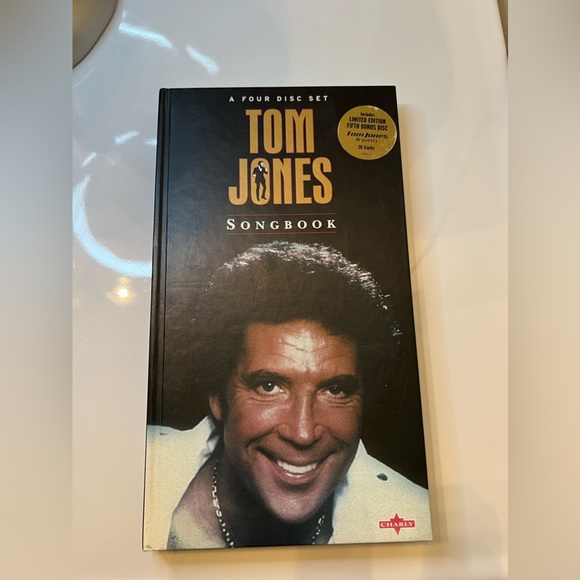 Tom Jones song book with 4 cds - Picture 1 of 5